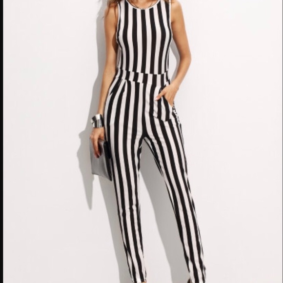 Striped Sleeveless Keyhole Summer Jumpsuit - Picture 3 of 7
